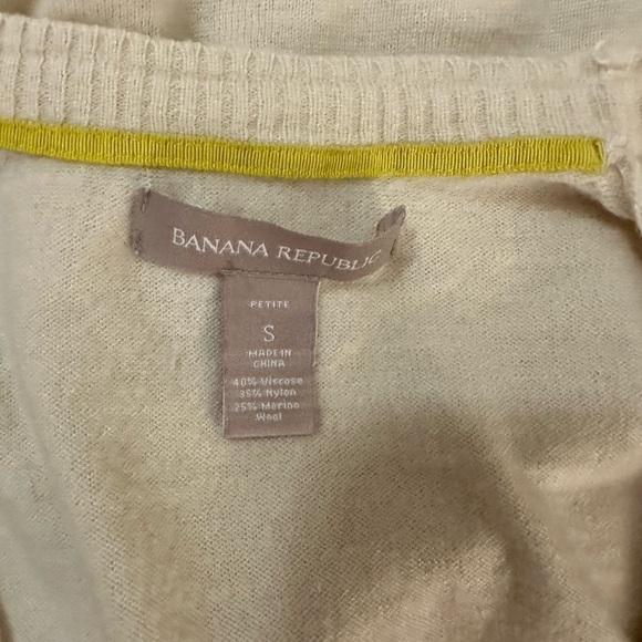🩷5/$10 BANANA Republic petite small ivory cardigan - Picture 7 of 7